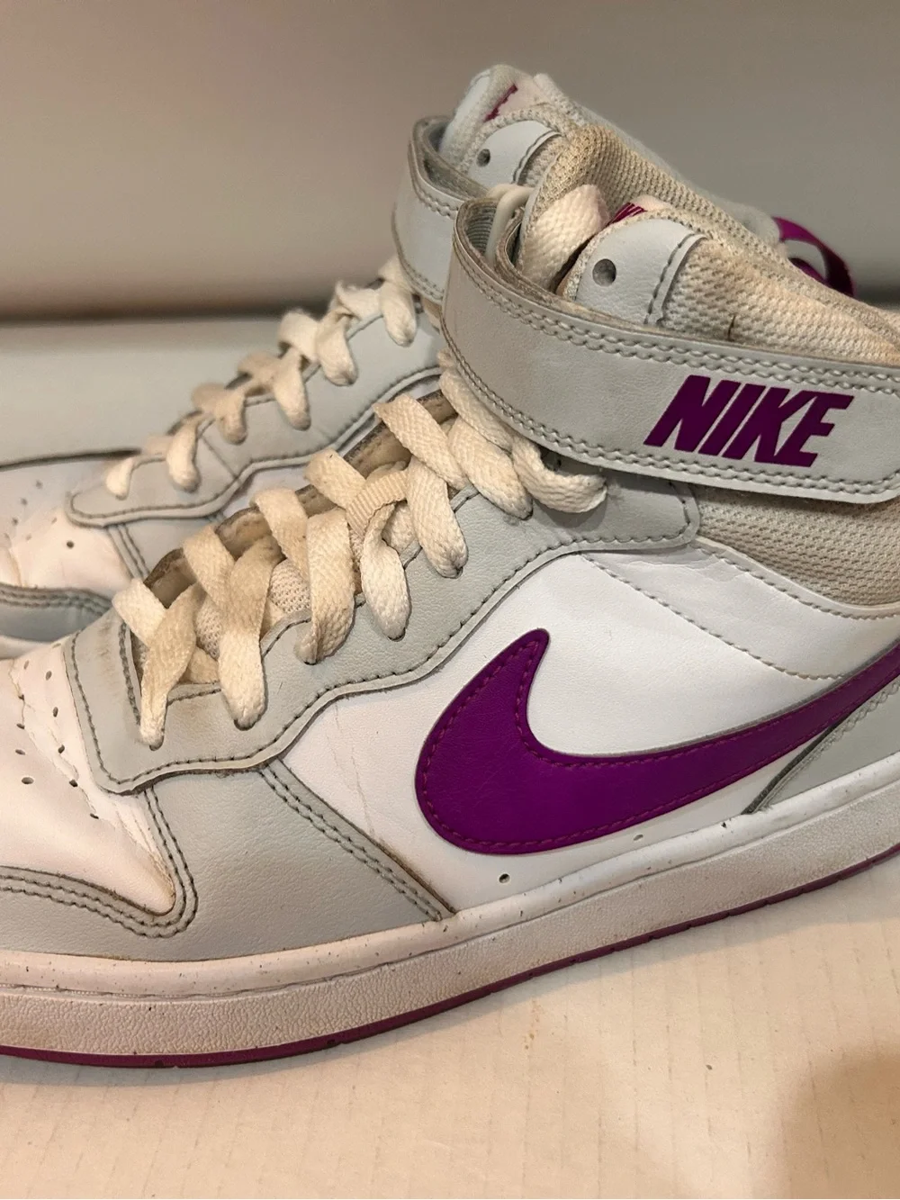 Nike Size 6Y Court Borough Mid 2 Sneakers
